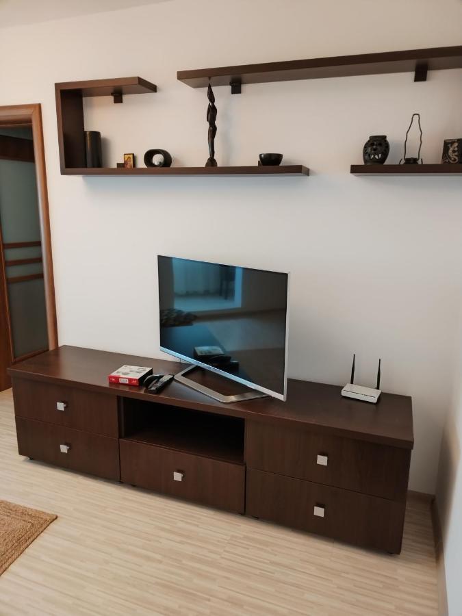 Chic Apartment Pitesti Exterior photo