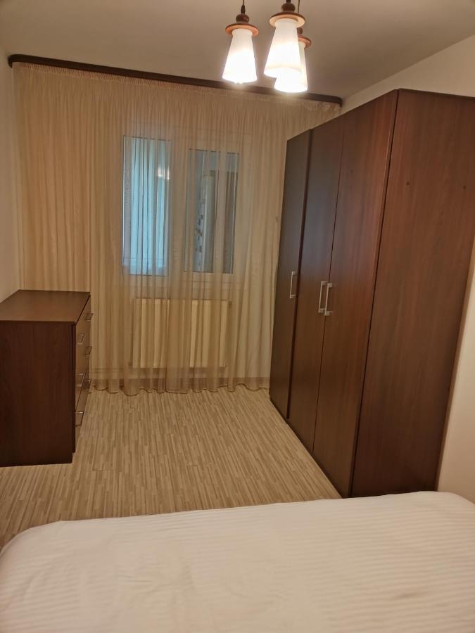 Chic Apartment Pitesti Exterior photo